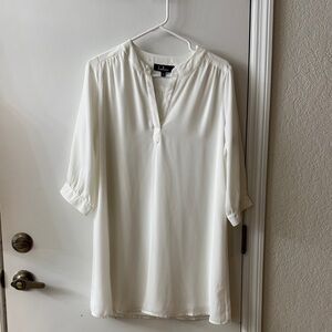 Chic White Blouse with Buttoned Cuffs